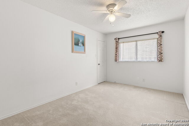 Listing photo id 15 for 1339 Pecan Station