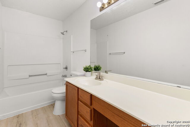 Listing photo id 16 for 1339 Pecan Station