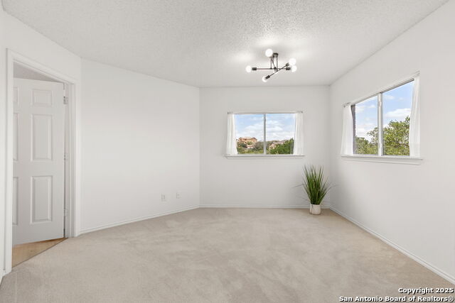 Listing photo id 19 for 1339 Pecan Station