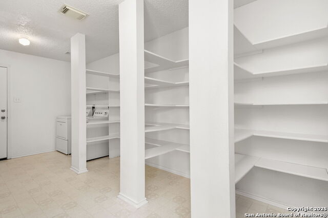 Listing photo id 23 for 1339 Pecan Station