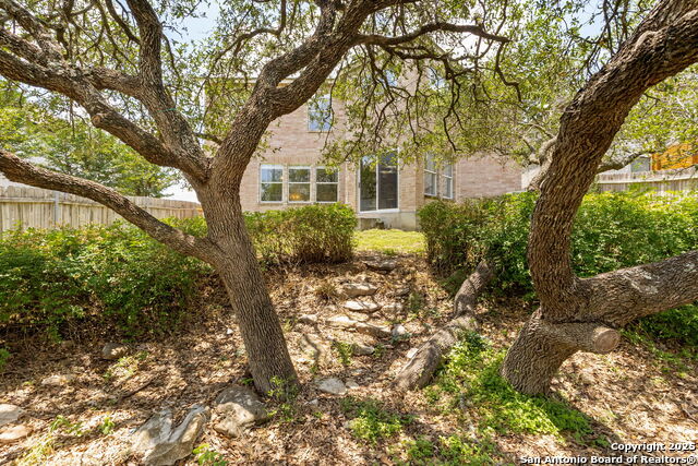 Listing photo id 26 for 1339 Pecan Station