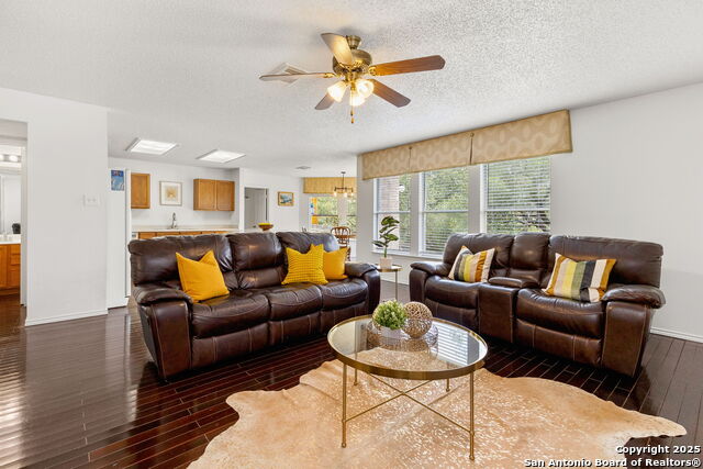 Listing photo id 1 for 1339 Pecan Station