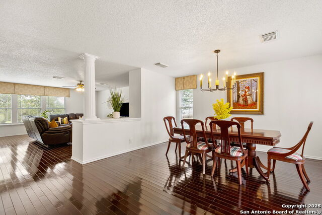 Listing photo id 5 for 1339 Pecan Station