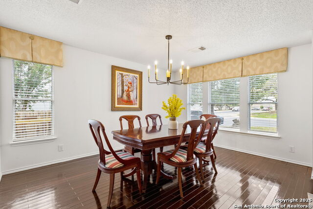 Listing photo id 6 for 1339 Pecan Station
