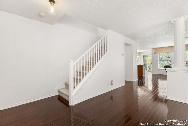 Listing photo id 7 for 1339 Pecan Station