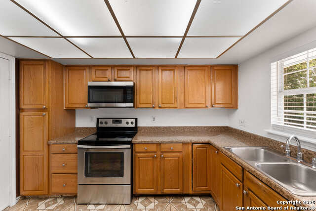 Image 11 of 24 For 8018 Hickory