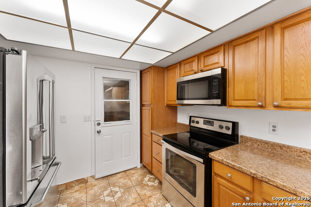 Image 13 of 24 For 8018 Hickory