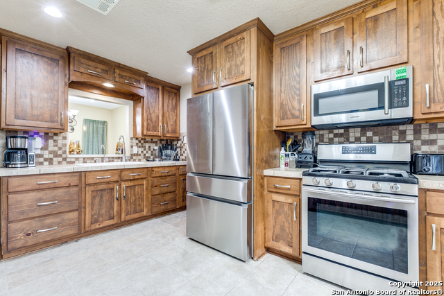 Listing photo id 8 for 7207 Cherry Brook