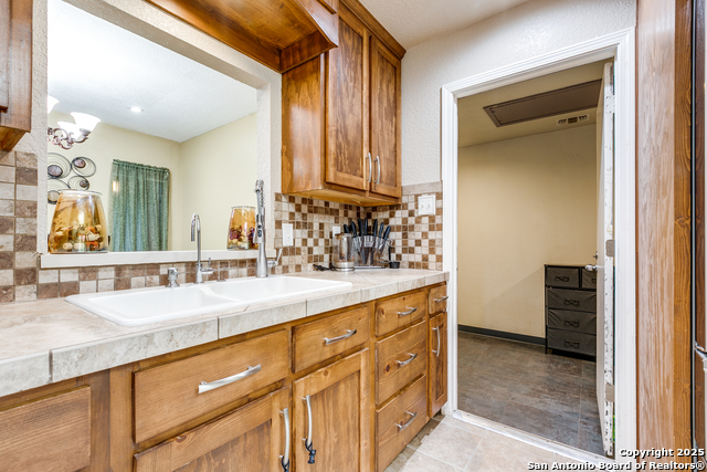 Listing photo id 9 for 7207 Cherry Brook