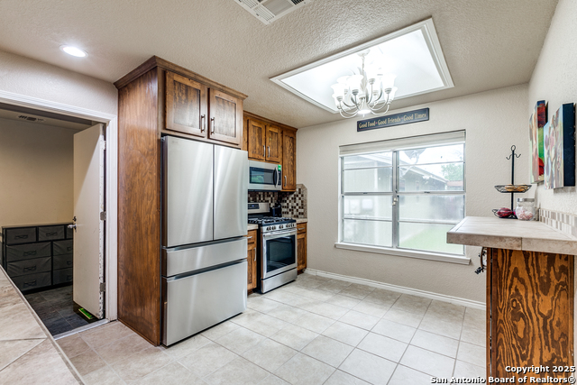 Listing photo id 7 for 7207 Cherry Brook