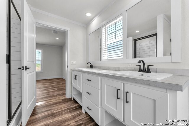 Listing photo id 10 for 132 Syrah St