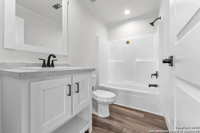 Listing photo id 11 for 132 Syrah St