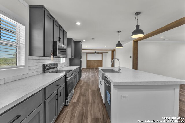 Listing photo id 3 for 132 Syrah St