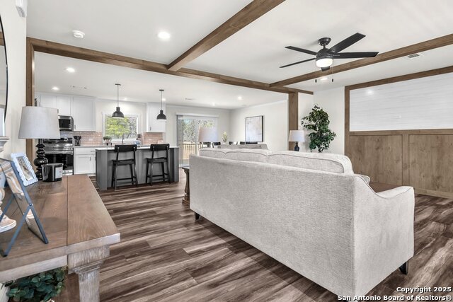 Listing photo id 7 for 148 Syrah St