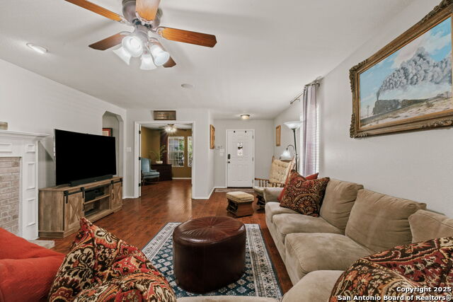 Listing photo id 9 for 209 Sophia Circle