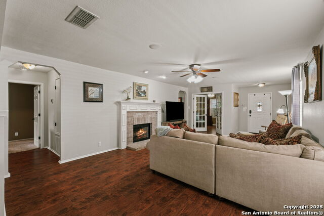 Listing photo id 10 for 209 Sophia Circle