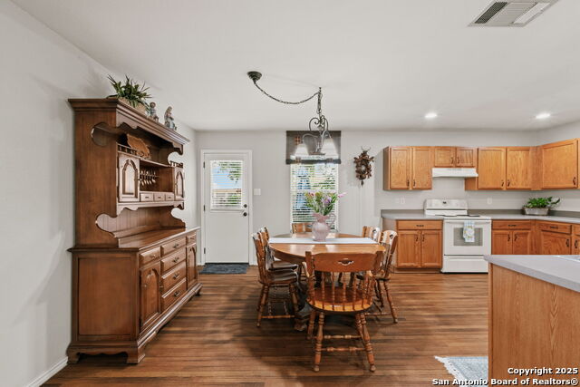 Listing photo id 13 for 209 Sophia Circle