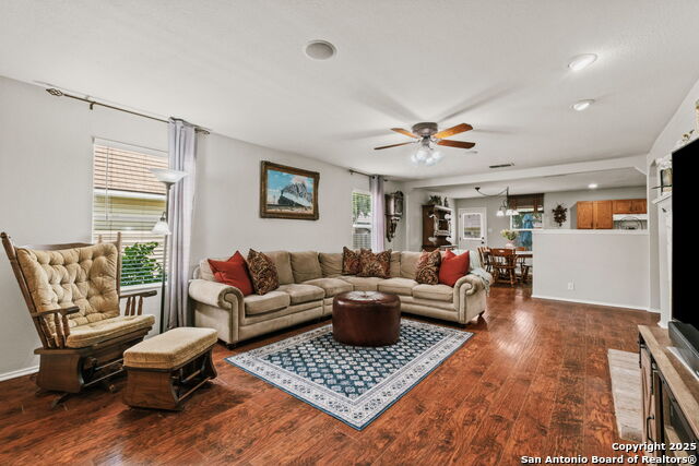Listing photo id 6 for 209 Sophia Circle