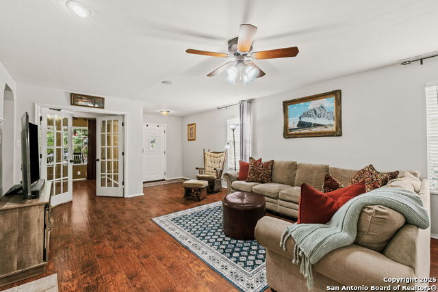 Listing photo id 7 for 209 Sophia Circle