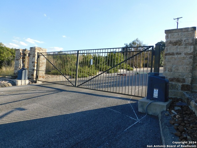 Image 13 of 17 For 22202 Ravine