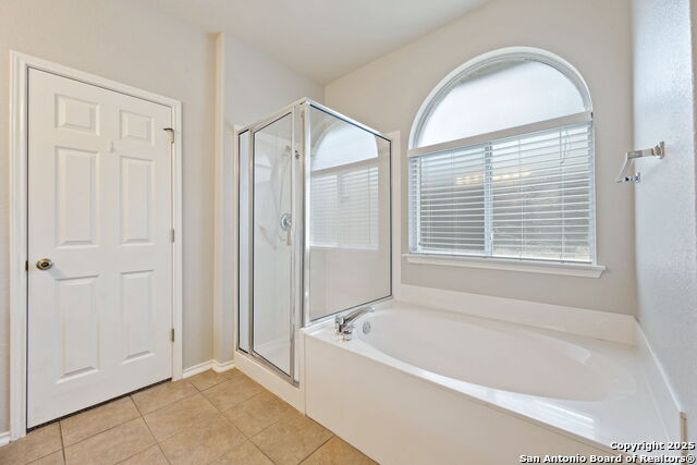 Listing photo id 11 for 817 Walzem Mission