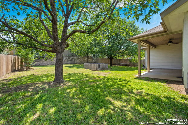 Listing photo id 18 for 817 Walzem Mission