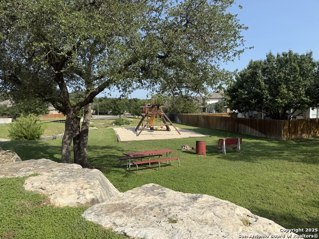 Listing photo id 23 for 817 Walzem Mission