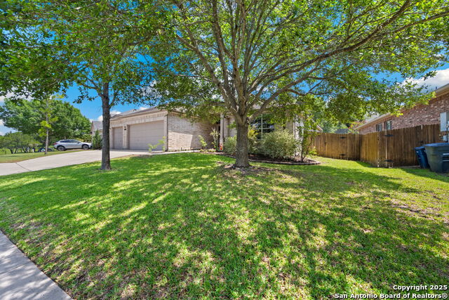 Listing photo id 1 for 817 Walzem Mission