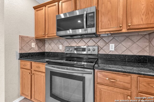 Listing photo id 18 for 7703 Braun Bend