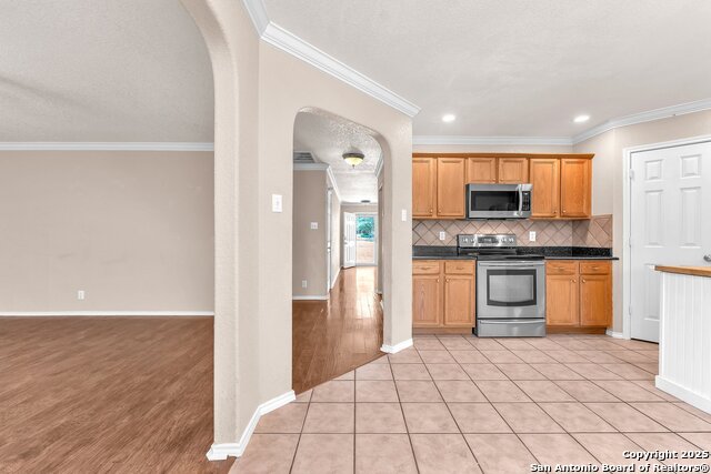 Listing photo id 19 for 7703 Braun Bend