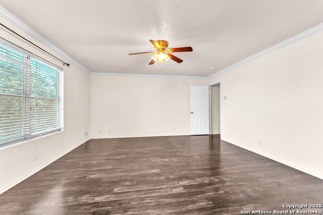 Listing photo id 24 for 7703 Braun Bend