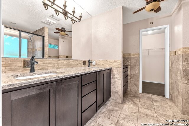 Listing photo id 26 for 7703 Braun Bend