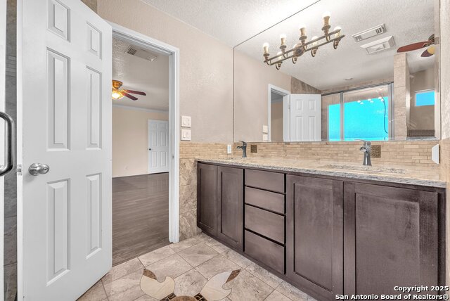 Listing photo id 27 for 7703 Braun Bend