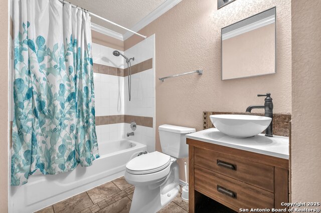 Listing photo id 37 for 7703 Braun Bend