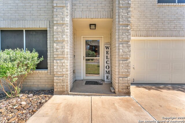 Listing photo id 2 for 7703 Braun Bend