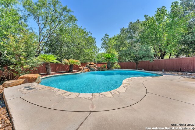 Listing photo id 44 for 7703 Braun Bend