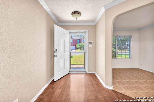 Listing photo id 3 for 7703 Braun Bend