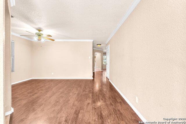 Listing photo id 4 for 7703 Braun Bend