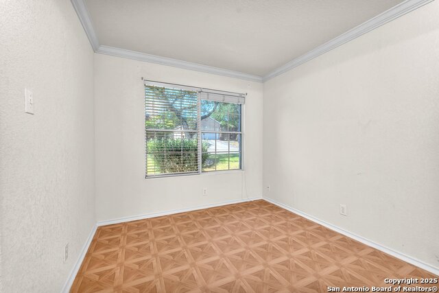 Listing photo id 5 for 7703 Braun Bend