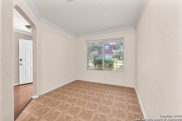 Listing photo id 7 for 7703 Braun Bend