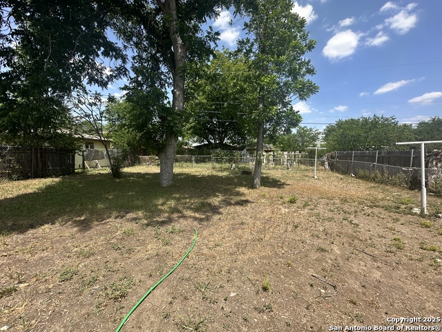 Image 15 of 16 For 1606 Lone Oak