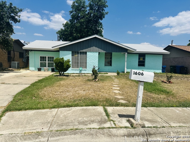 Image 4 of 16 For 1606 Lone Oak