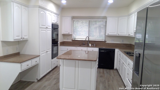 Image 4 of 31 For 9214 Wuthering Heights St