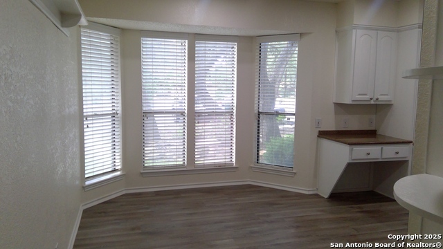 Image 5 of 31 For 9214 Wuthering Heights St