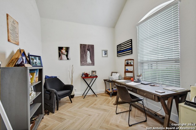 Listing photo id 12 for 2914 Sussex Park