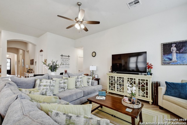 Listing photo id 2 for 2914 Sussex Park
