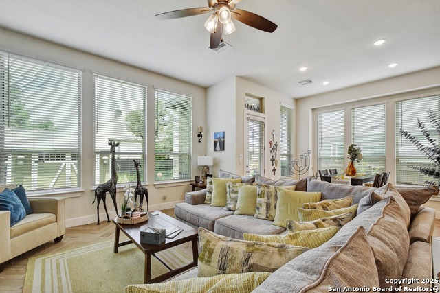 Listing photo id 4 for 2914 Sussex Park