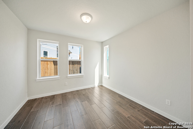 Listing photo id 13 for 5843 Whitby