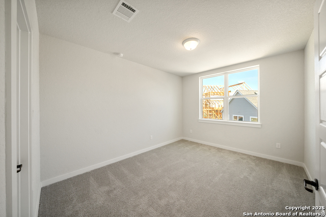 Listing photo id 14 for 5843 Whitby