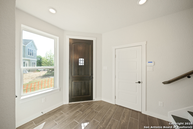 Listing photo id 0 for 5843 Whitby